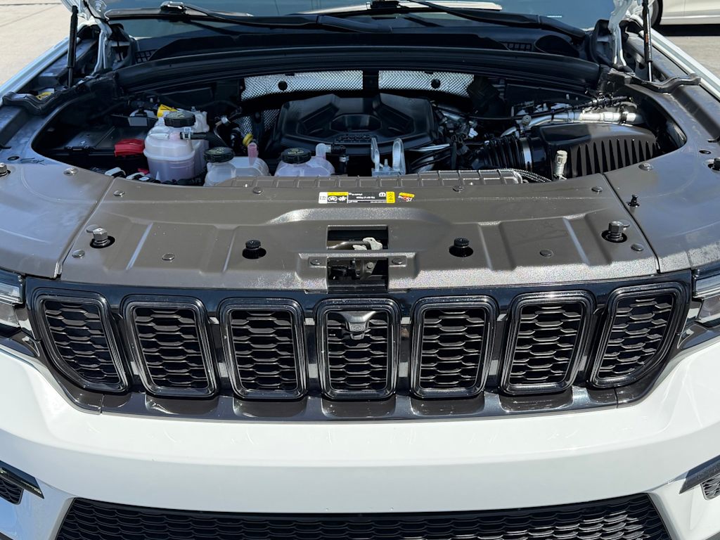 Thumbnail: 2022 Jeep Grand Cherokee - 9