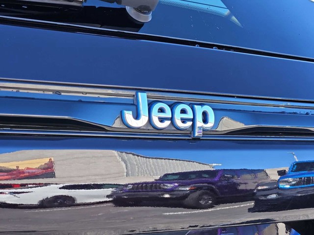 Thumbnail: 2022 Jeep Grand Cherokee - 6