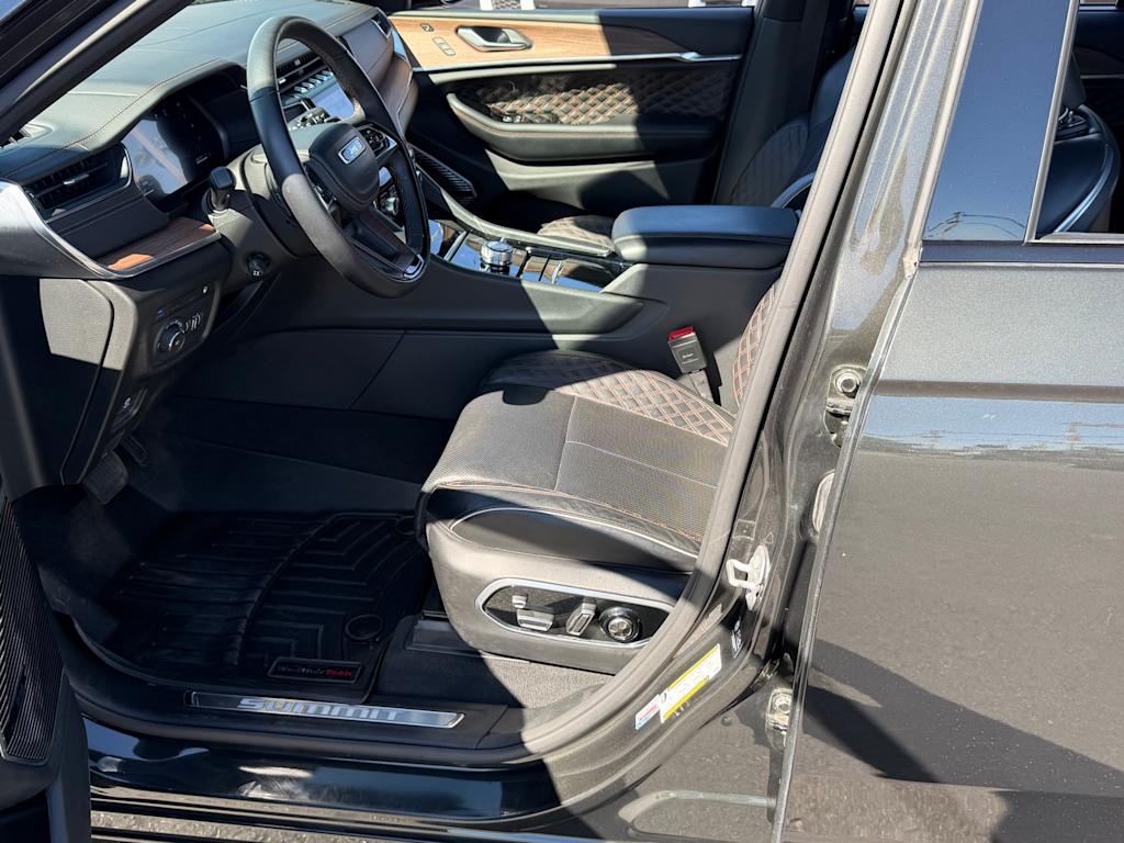 Thumbnail: 2023 Jeep Grand Cherokee - 10