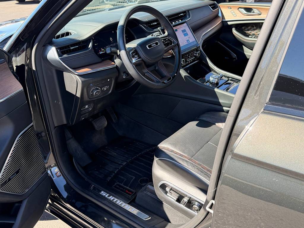 Thumbnail: 2023 Jeep Grand Cherokee - 22