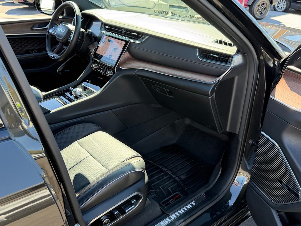 Thumbnail: 2023 Jeep Grand Cherokee - 11