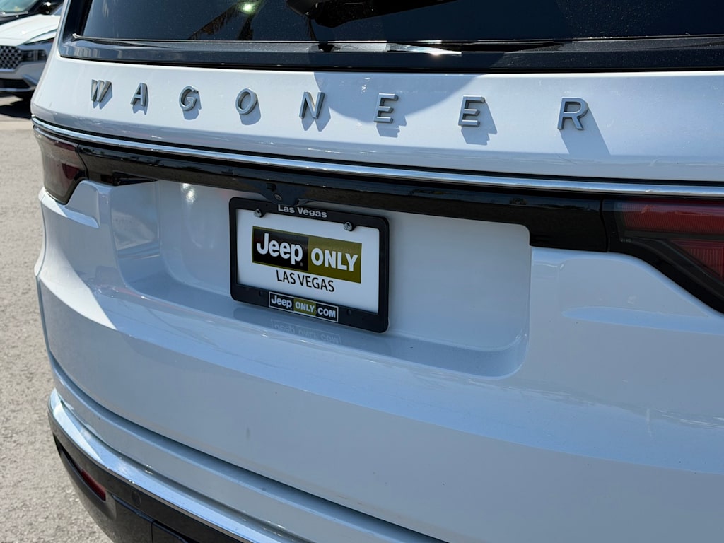 Thumbnail: 2022 Jeep Wagoneer - 7