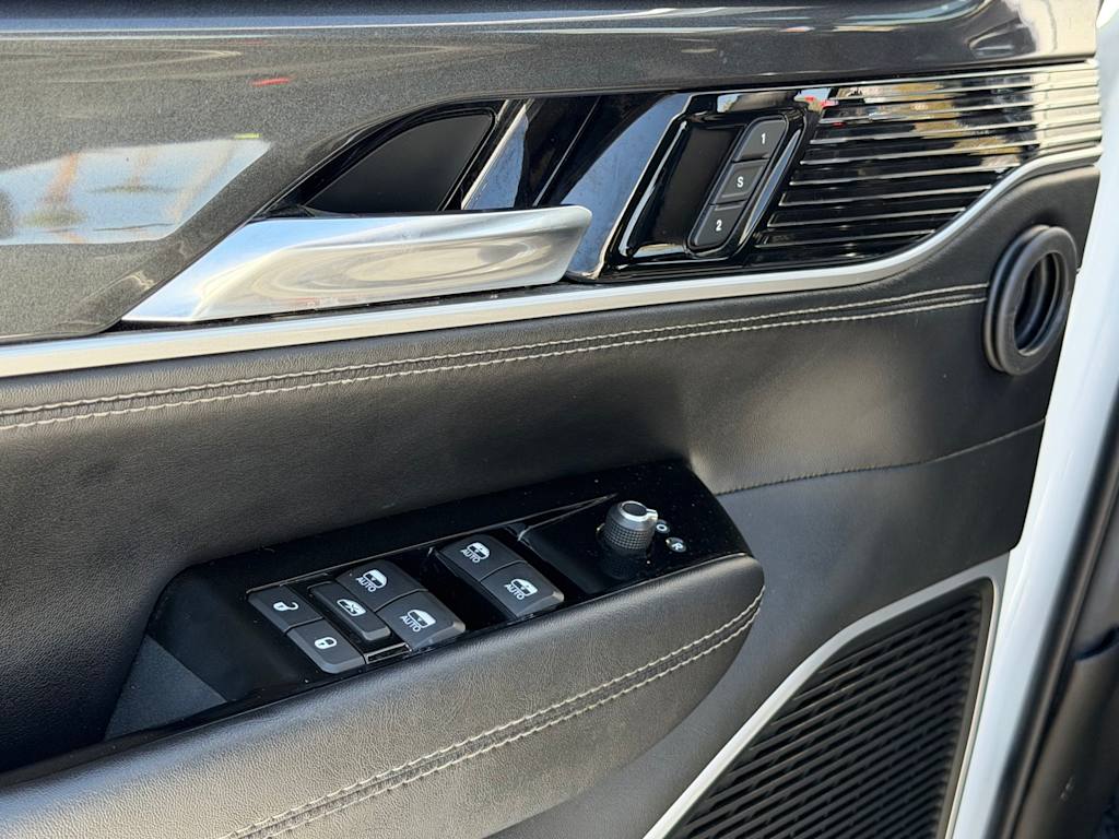 Thumbnail: 2022 Jeep Wagoneer - 20