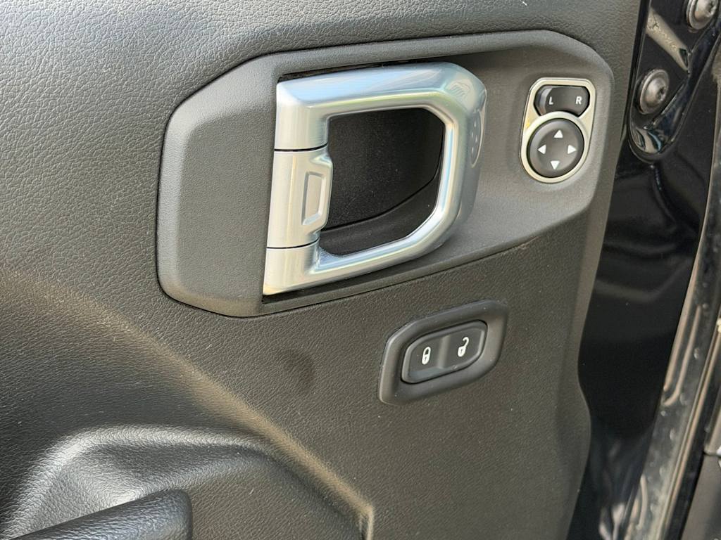 Thumbnail: 2022 Jeep Gladiator - 21