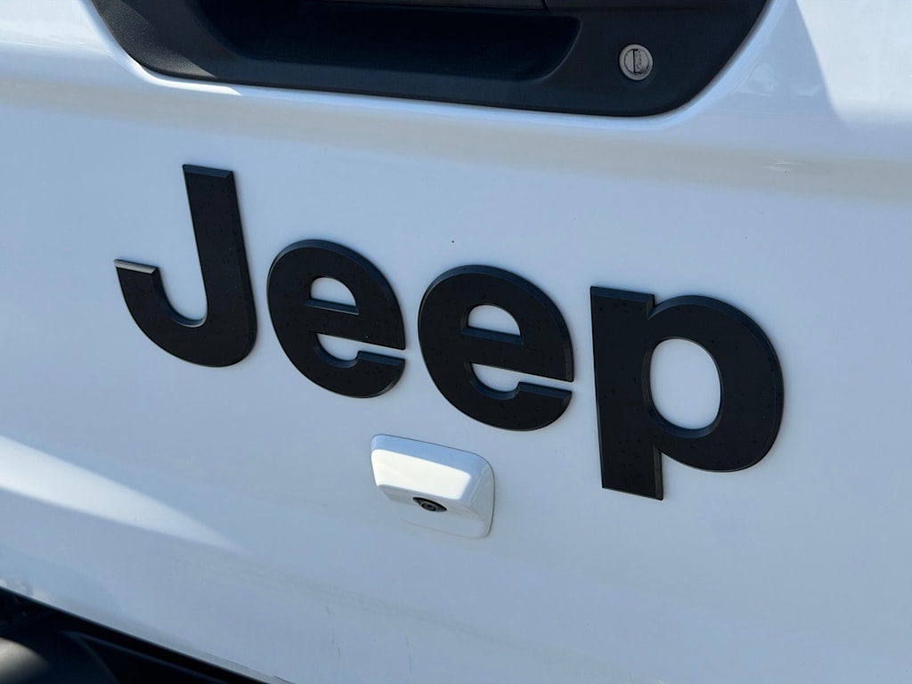 Thumbnail: 2021 Jeep Gladiator - 6