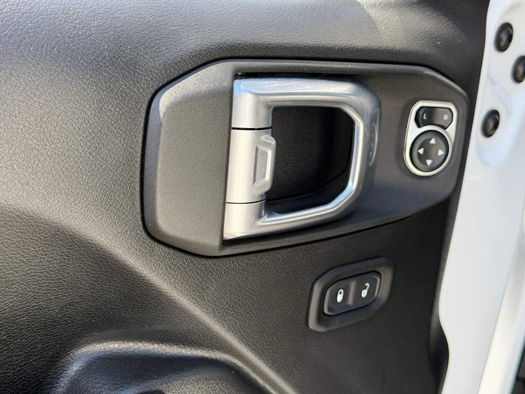 Thumbnail: 2021 Jeep Gladiator - 27