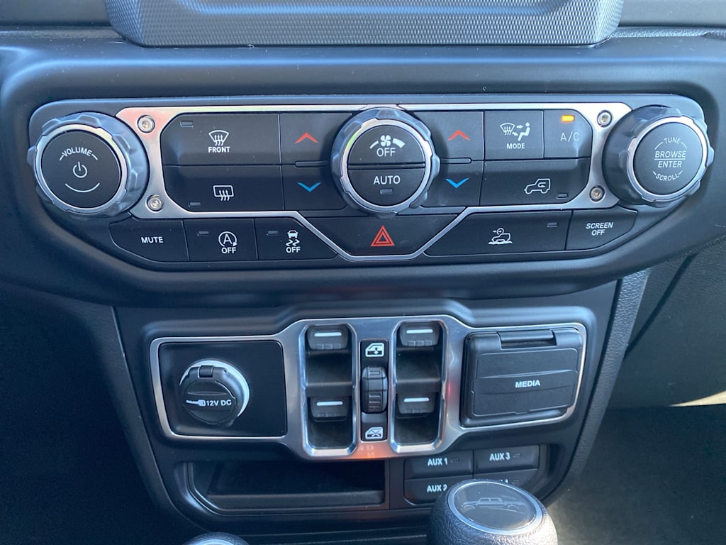 Thumbnail: 2021 Jeep Gladiator - 16