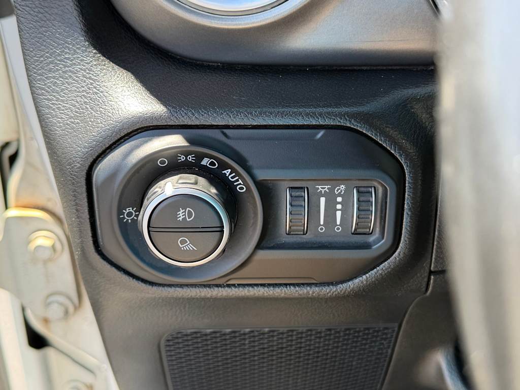 Thumbnail: 2022 Jeep Gladiator - 22