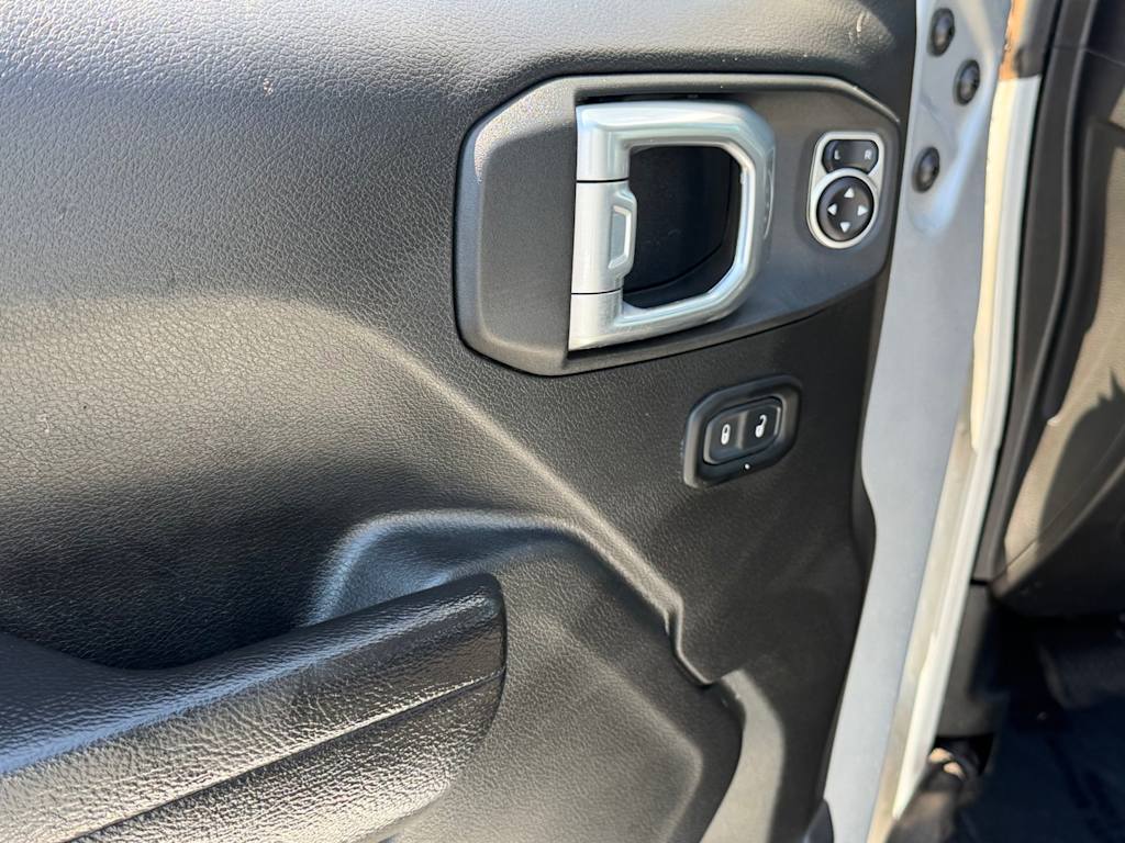 Thumbnail: 2022 Jeep Gladiator - 21