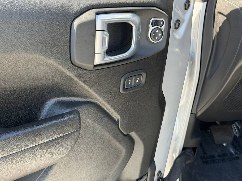 Thumbnail: 2022 Jeep Gladiator - 21