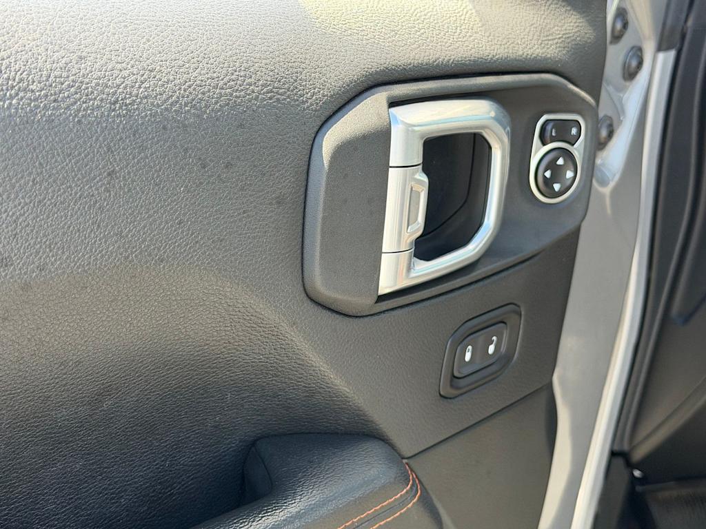 Thumbnail: 2021 Jeep Gladiator - 23