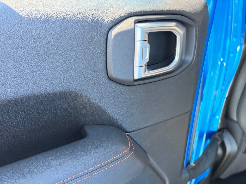 Thumbnail: 2022 Jeep Gladiator - 25