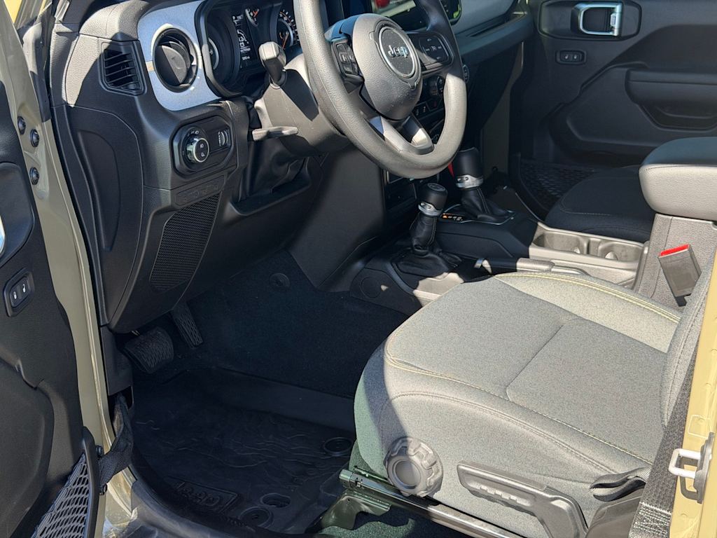 Thumbnail: 2025 Jeep Gladiator - 10
