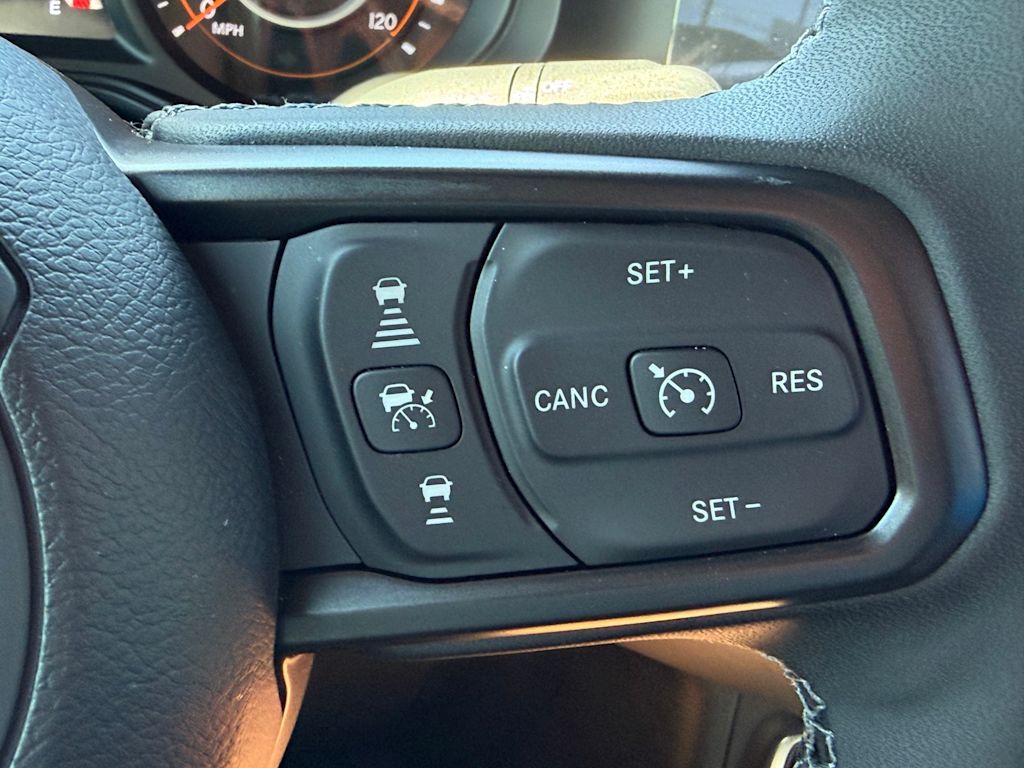 Thumbnail: 2025 Jeep Gladiator - 12