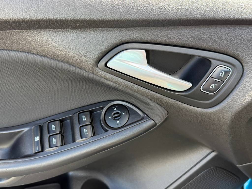 Thumbnail: 2016 Ford Focus - 22