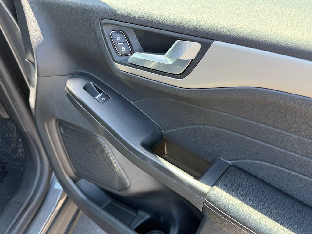 Thumbnail: 2022 Ford Escape - 31