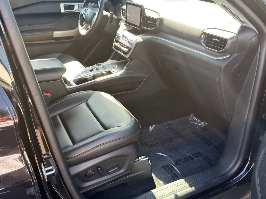 Thumbnail: 2023 Ford Explorer - 32