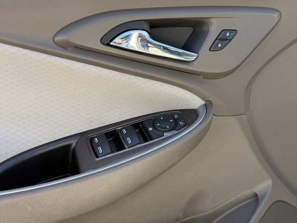 Thumbnail: 2020 Chevrolet Malibu - 23