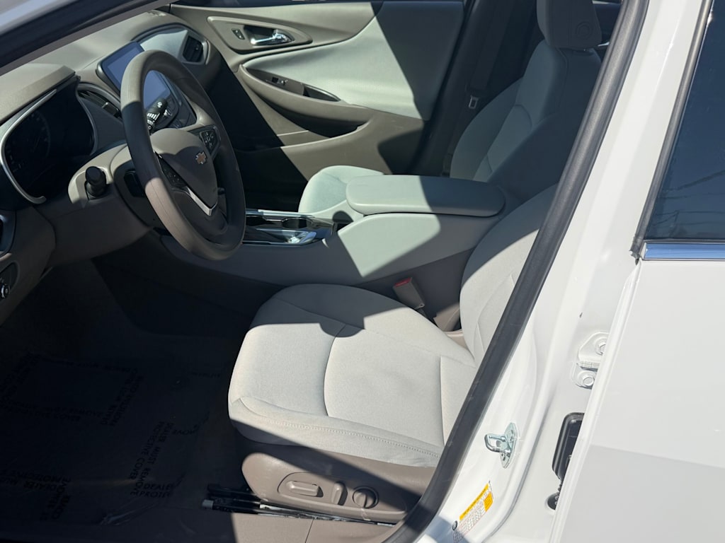 Thumbnail: 2020 Chevrolet Malibu - 10