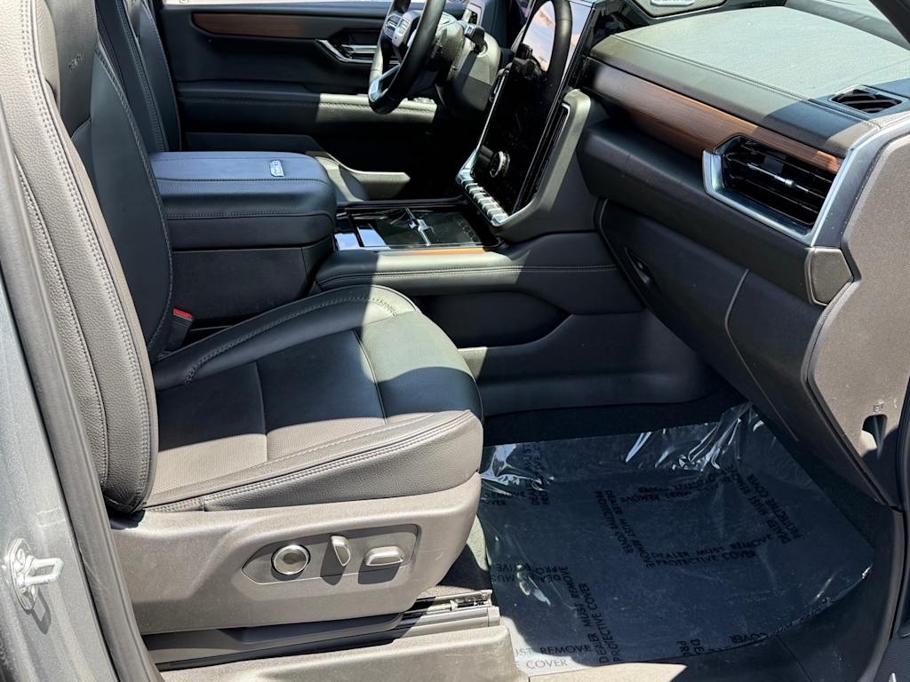 Thumbnail: 2025 GMC Yukon XL - 50