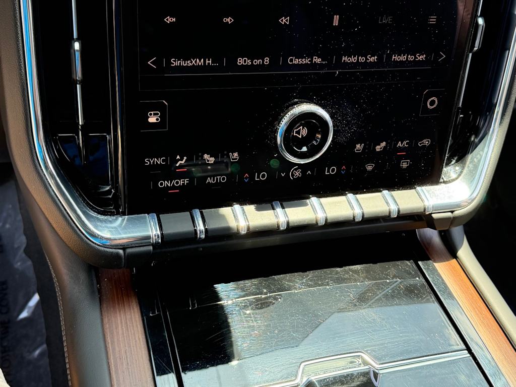 Thumbnail: 2025 GMC Yukon XL - 38