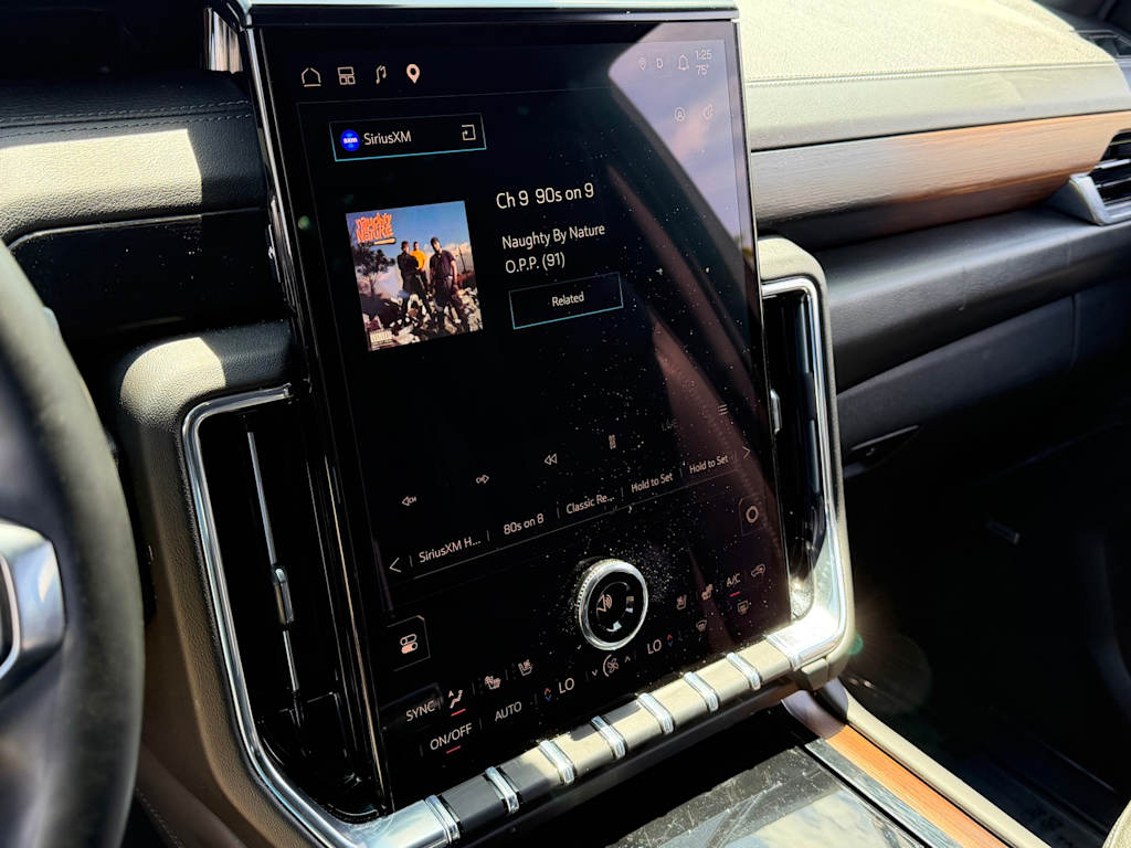 Thumbnail: 2025 GMC Yukon XL - 42