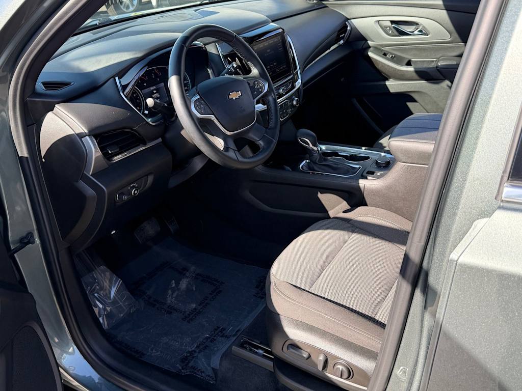 Thumbnail: 2023 Chevrolet Traverse - 9