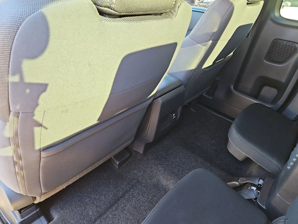 Thumbnail: 2022 Nissan Frontier - 28