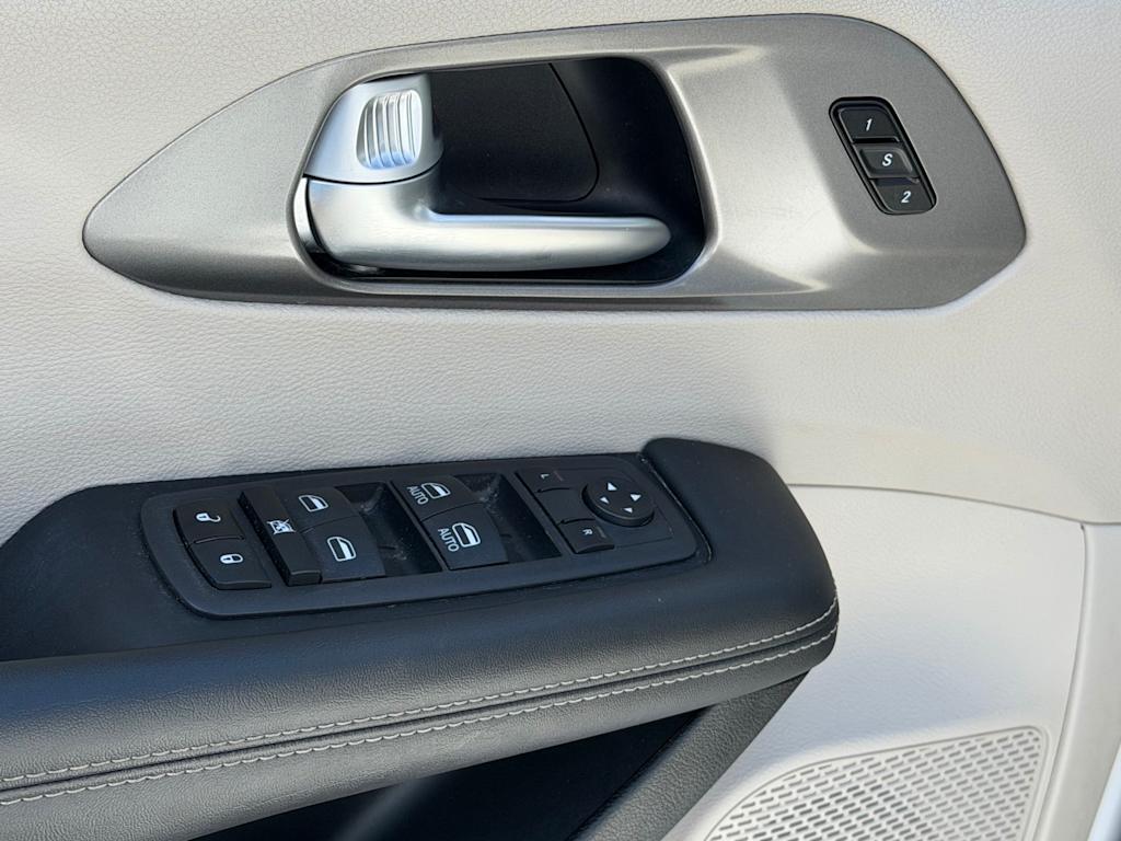 Thumbnail: 2024 Chrysler Pacifica - 21
