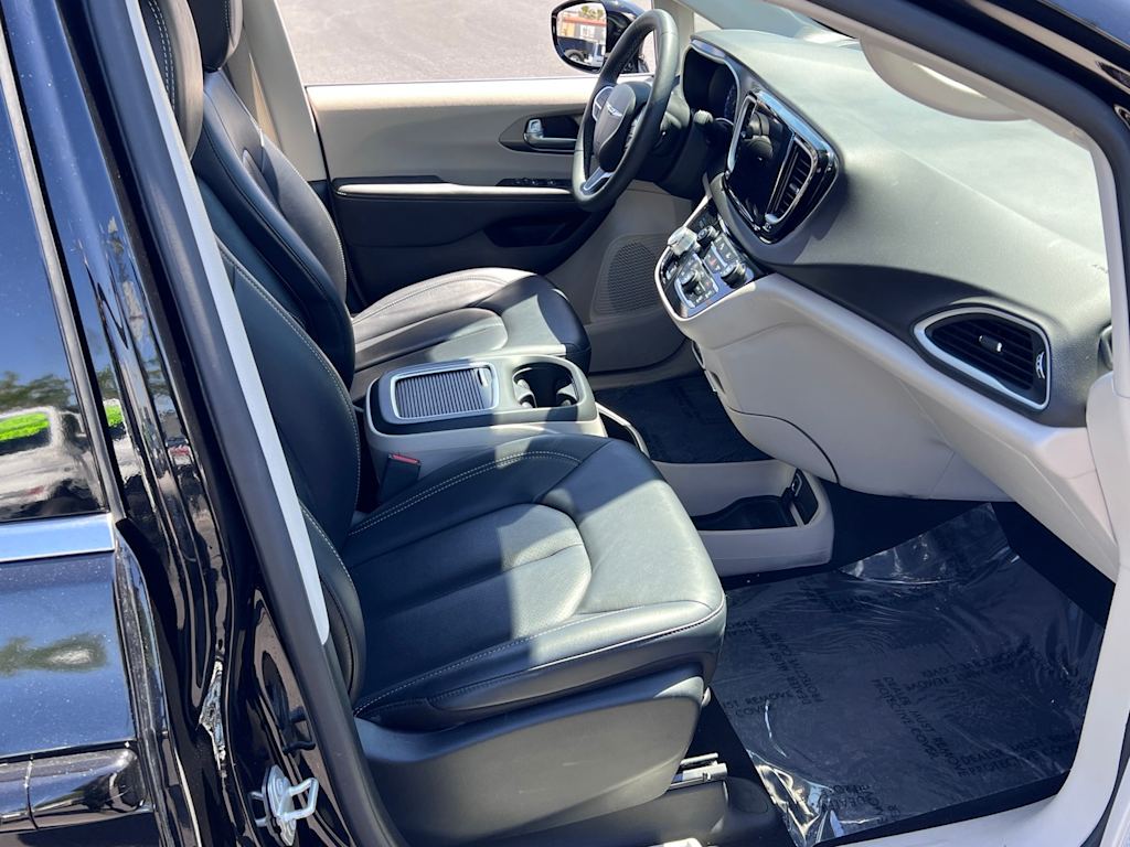 Thumbnail: 2024 Chrysler Pacifica - 30
