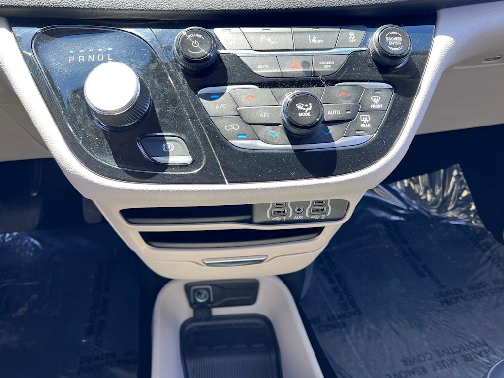 Thumbnail: 2024 Chrysler Pacifica - 26