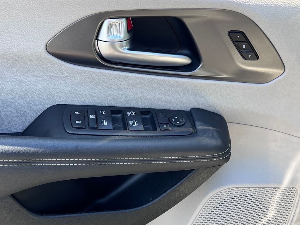 Thumbnail: 2024 Chrysler Pacifica - 22