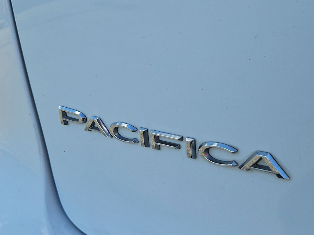 2022 Chrysler Pacifica Touring L 22