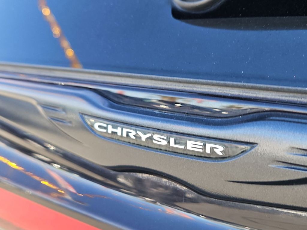 2022 Chrysler Pacifica Hybrid Limited 7