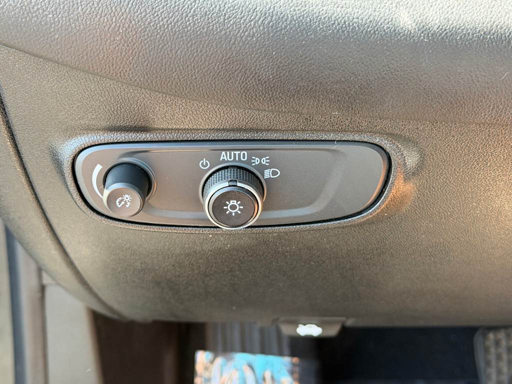 Thumbnail: 2021 Chevrolet Equinox - 23