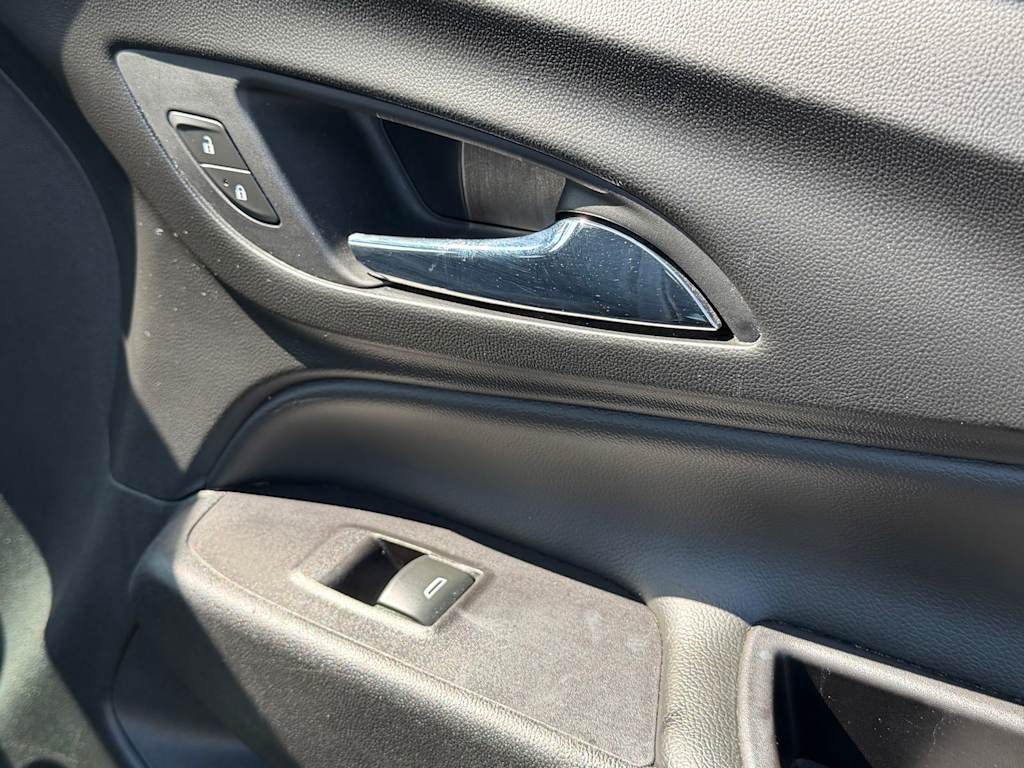 Thumbnail: 2021 Chevrolet Equinox - 32