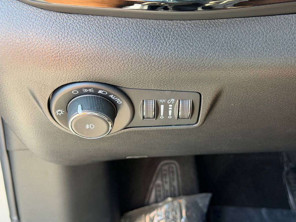 Thumbnail: 2022 Jeep Compass - 22