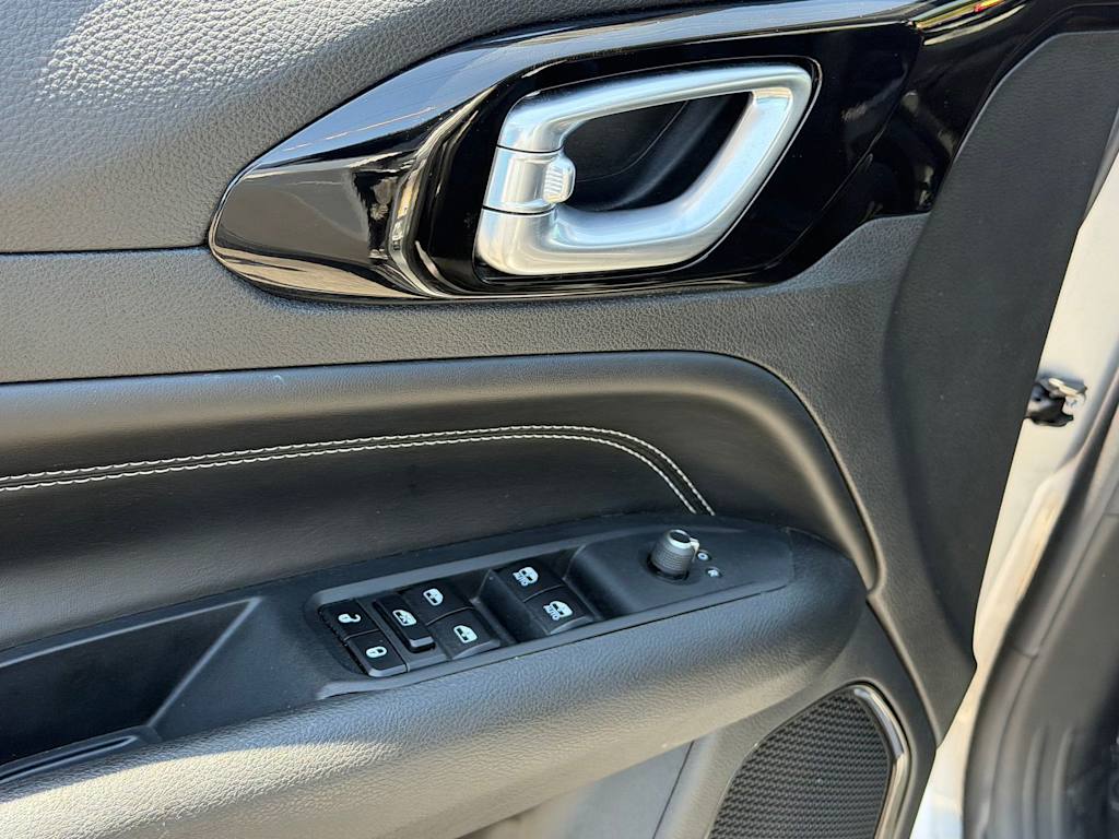 Thumbnail: 2022 Jeep Compass - 21