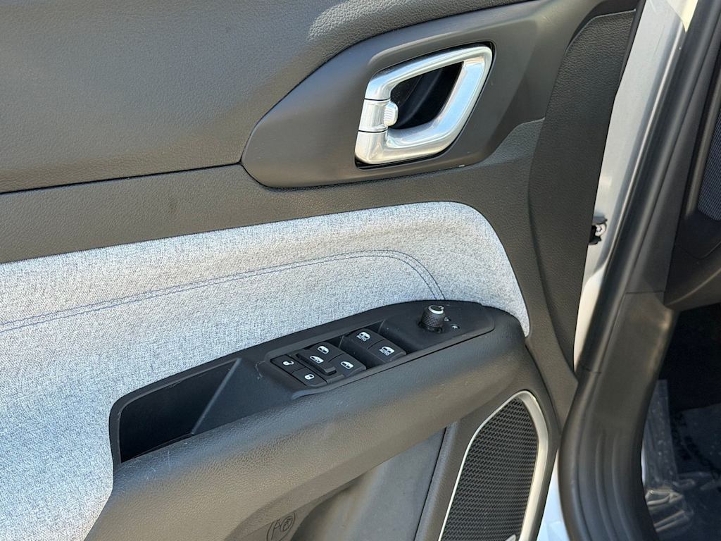 Thumbnail: 2022 Jeep Compass - 22