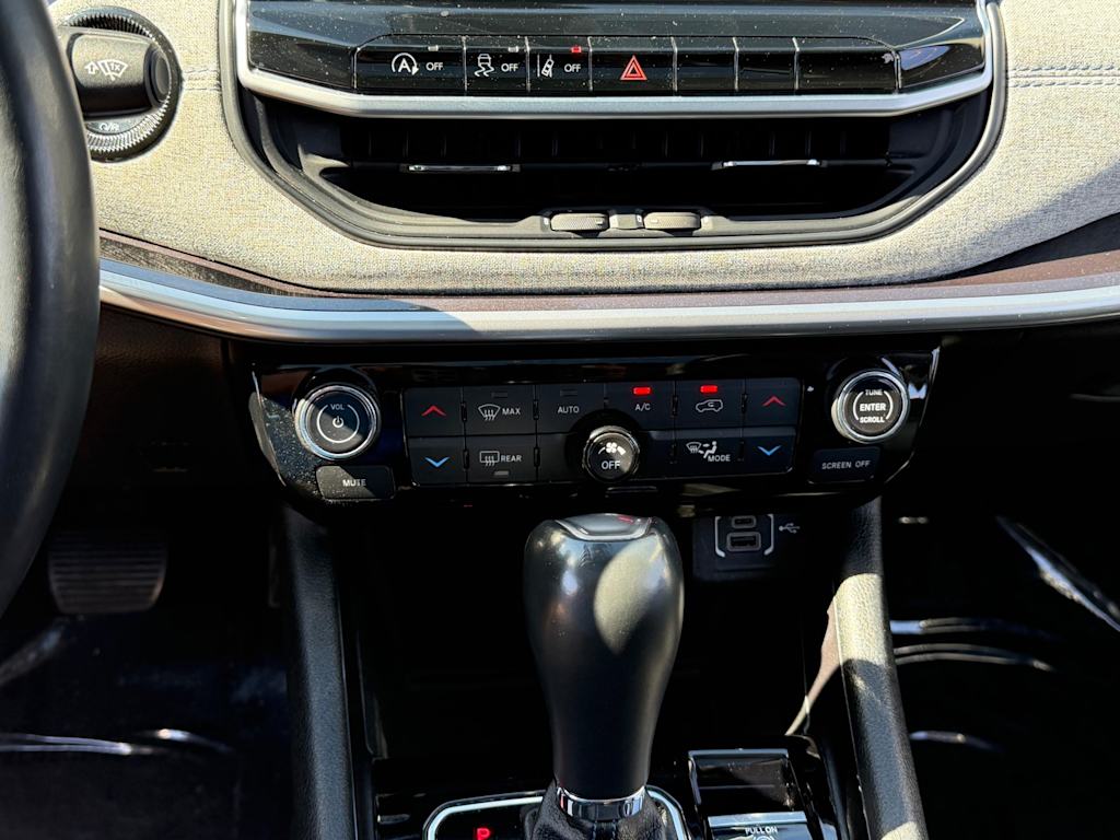 Thumbnail: 2022 Jeep Compass - 13