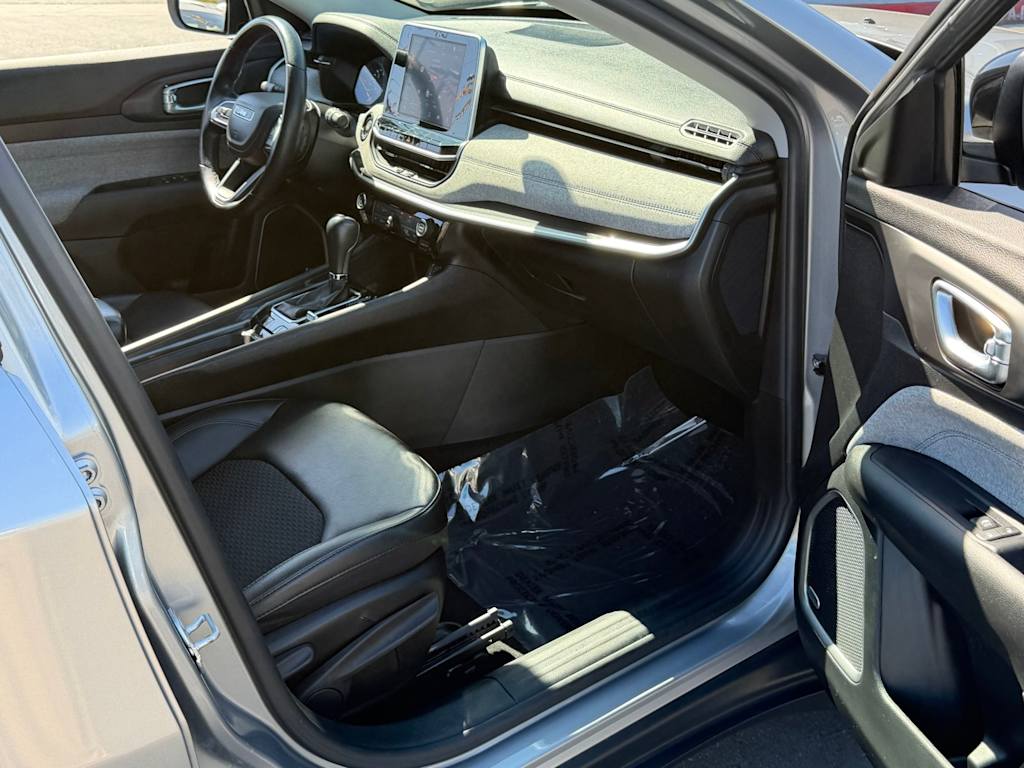 Thumbnail: 2022 Jeep Compass - 32