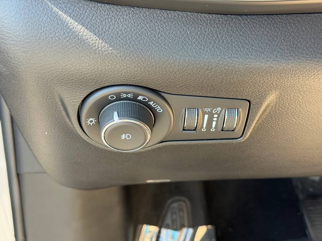 Thumbnail: 2022 Jeep Compass - 23