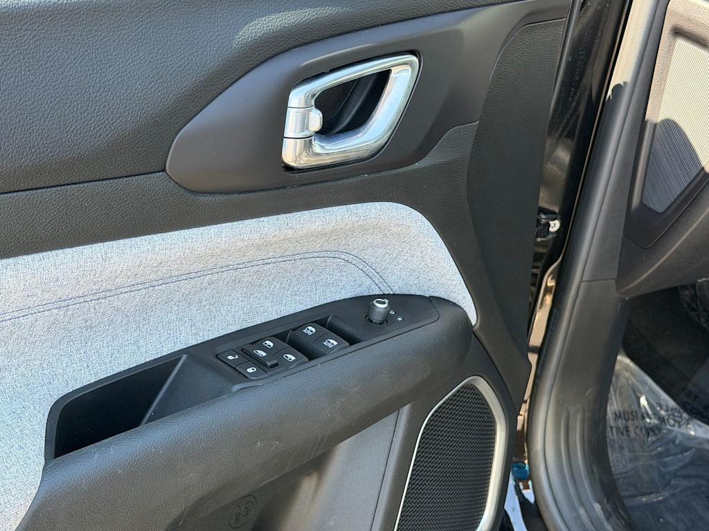 Thumbnail: 2022 Jeep Compass - 22