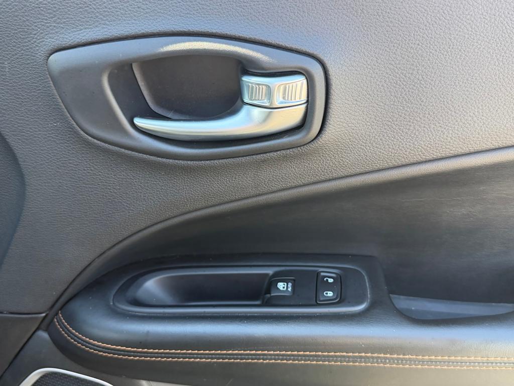 Thumbnail: 2018 Jeep Compass - 32