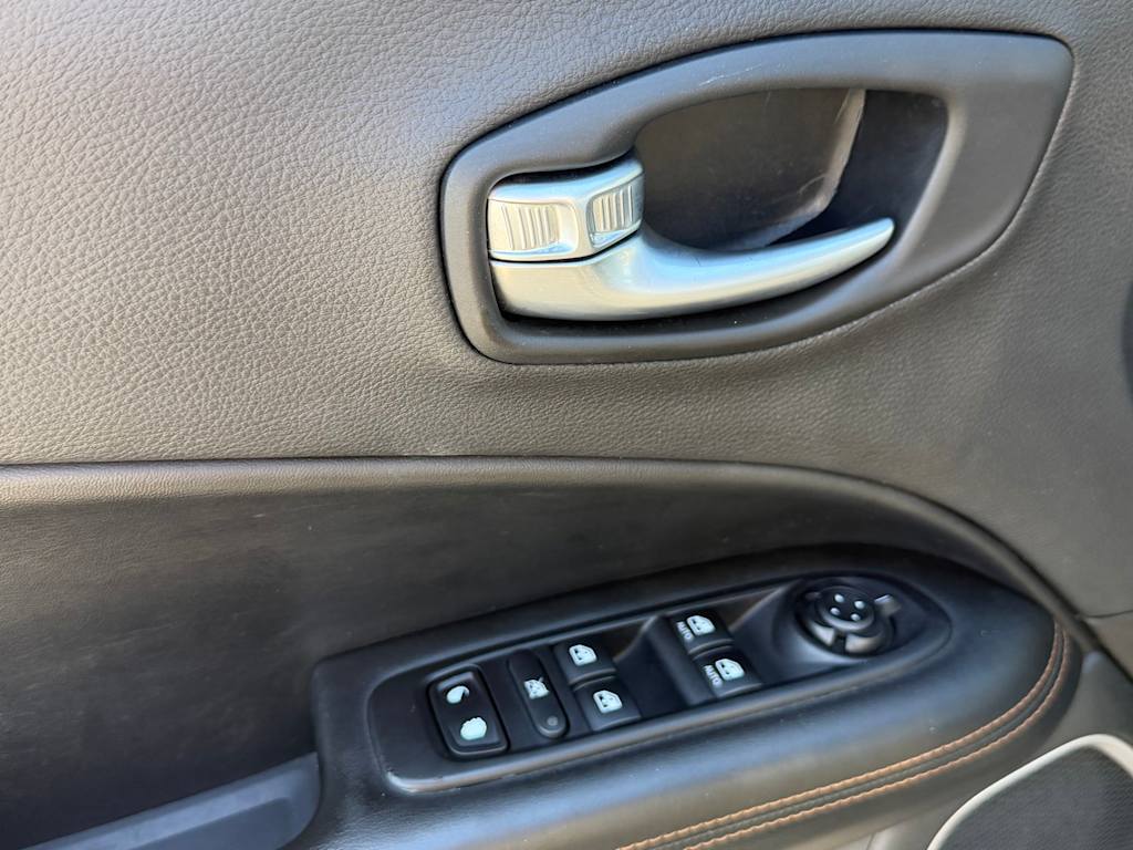 Thumbnail: 2018 Jeep Compass - 23