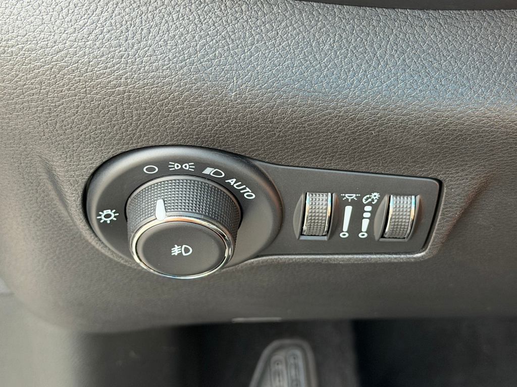 Thumbnail: 2023 Jeep Compass - 23