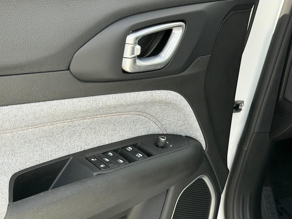 Thumbnail: 2023 Jeep Compass - 22