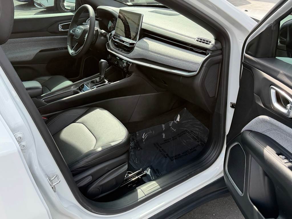 Thumbnail: 2023 Jeep Compass - 29