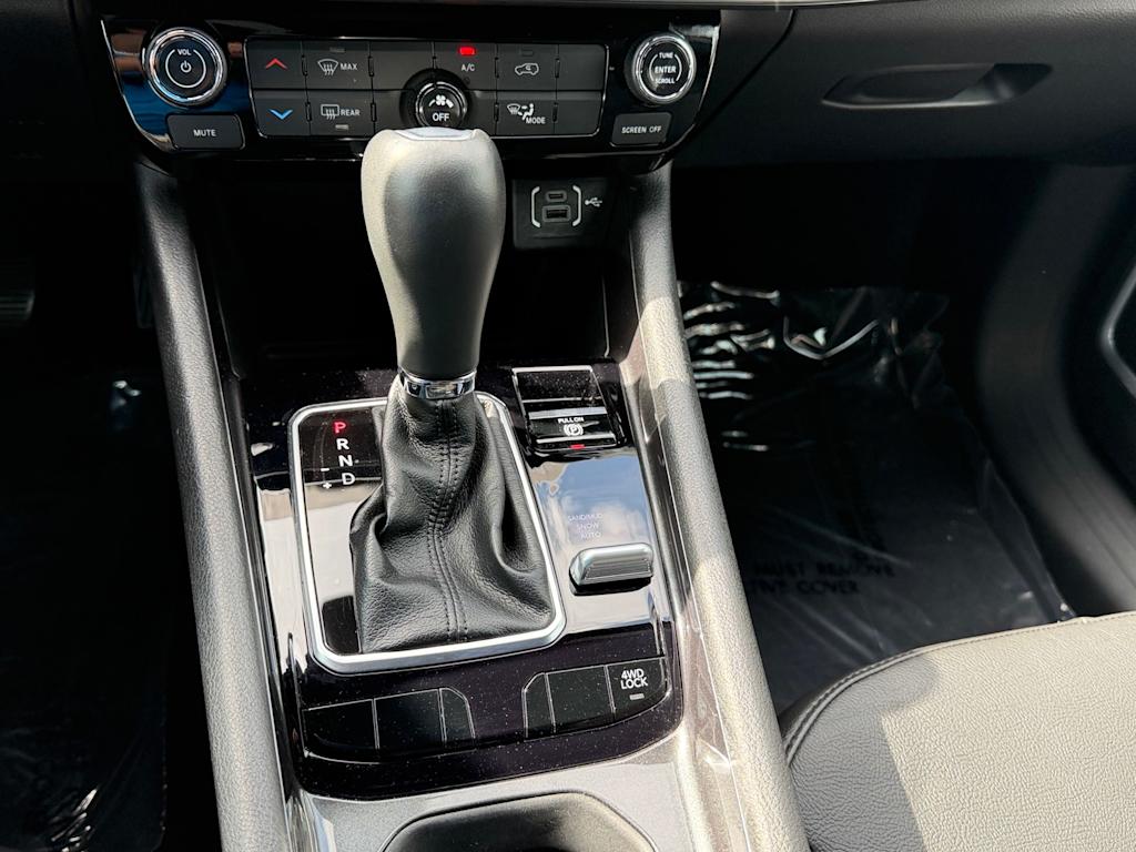 Thumbnail: 2023 Jeep Compass - 14