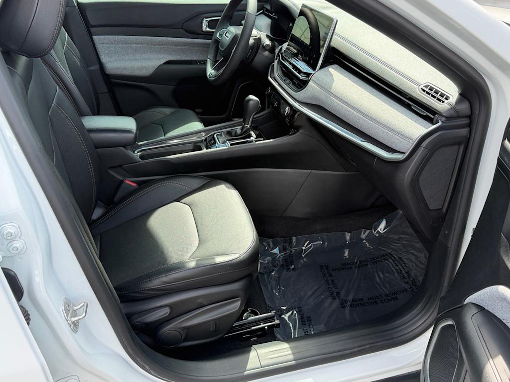 Thumbnail: 2023 Jeep Compass - 11